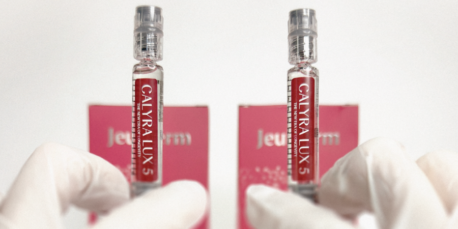Ampollas Calyra Lux 5, bioestimulador facial con tecnología telomérica disponible en Eternia Derma Center